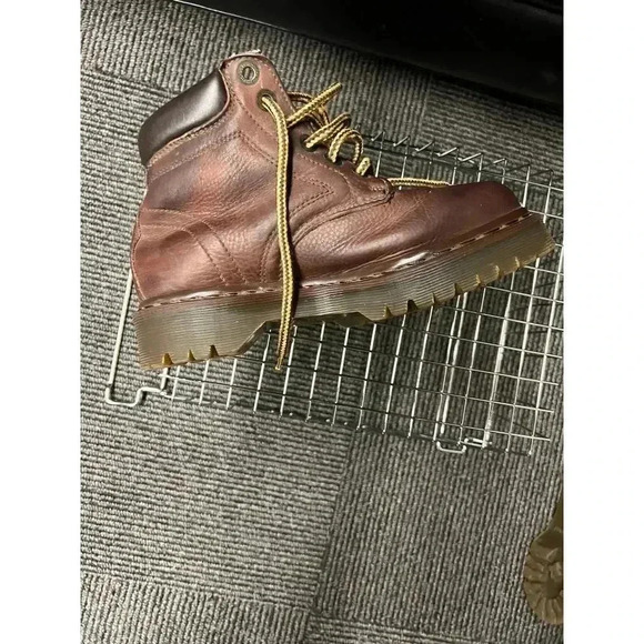 Dr. Martens Brown Leather Combat Boots made in England Size 6 woman’s 4 men’s - Picture 9 of 13